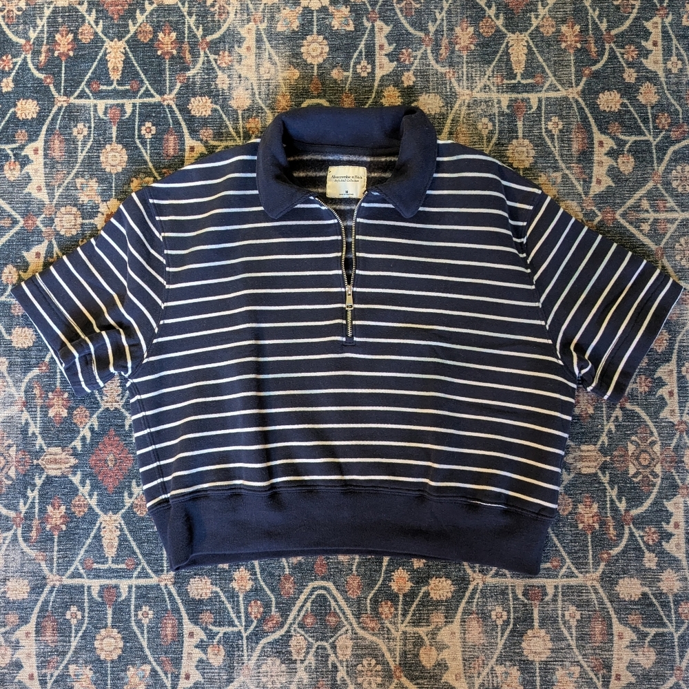 Abercrombie & Fitch Cropped Sweatshirt